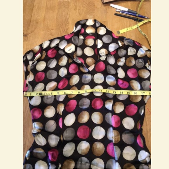 Boss. Silk blouse size 4. Button down - Picture 9 of 9